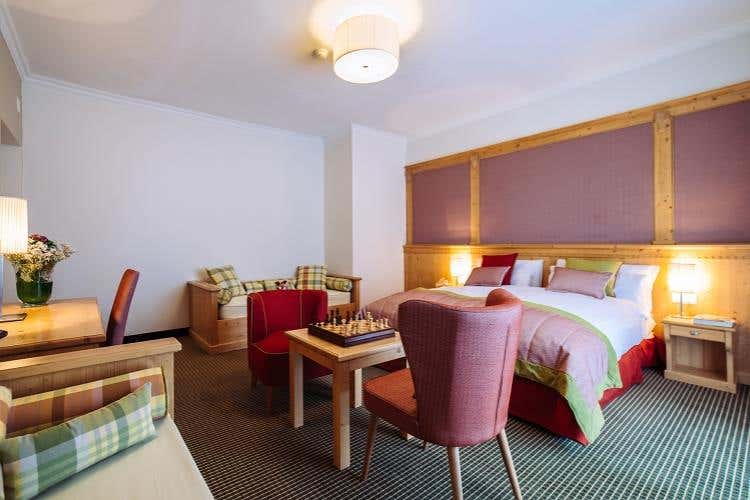 A Pontresina riapre lo Schloss 
Insegne italiane grazie a JSH