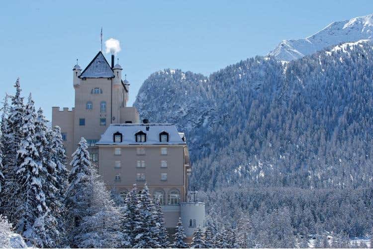 A Pontresina riapre lo Schloss 
Insegne italiane grazie a JSH