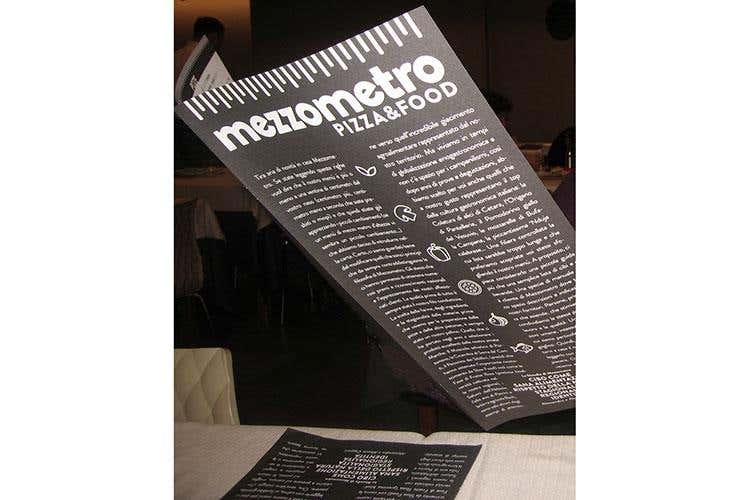 (A Senigallia s’inforna Mezzometro 
L’originale pizza tutta italiana)