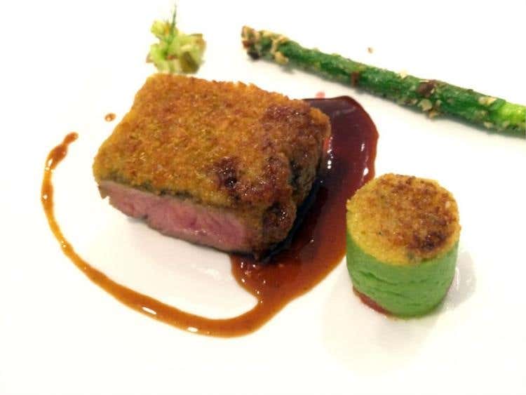 Controfiletto di vitella Fassona di montagna in panure di camomilla con verdure di stagione - Aimo e Nadia