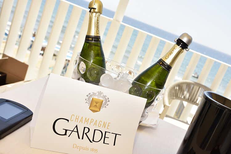 (Ad Alassio il mare si fa champagne 
Due giorni di brindisi e masterclass)