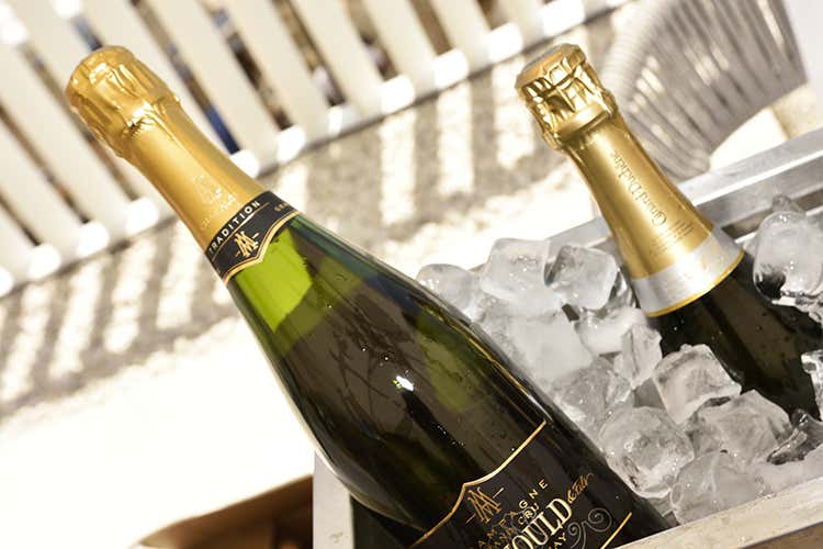 (Ad Alassio il mare si fa champagne 
Due giorni di brindisi e masterclass)