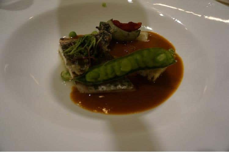 Ombrina scottata con ortaggi ed il suo ristretto e cubo di pane cotto a legna (Enrico Derflingher)