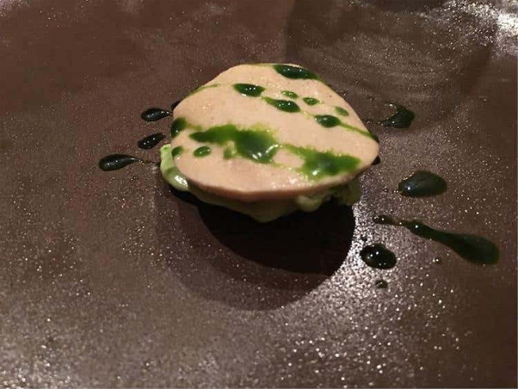 Gelato Angelica, mousse gelata di pane grigliato, yogurt, miele, noce moscana secca e olio di origano (Matt Orlando)