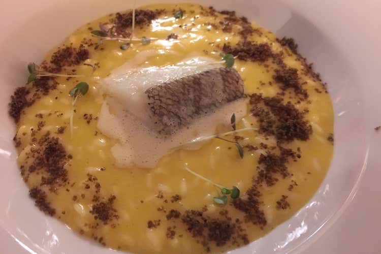 Risotto al peperone giallo, baccalà e terra di olive nere (Ais Bergamo, cena d’estate 
al Florian di San Paolo d’Argon
)