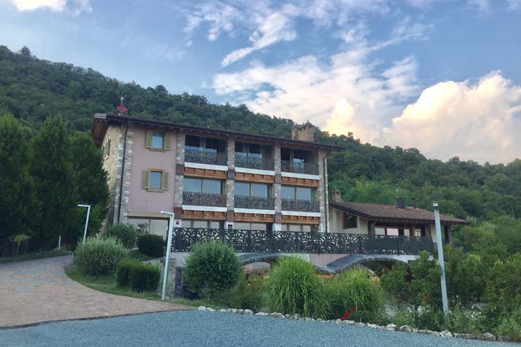 Il complesso del Florian Maison (Ais Bergamo, cena d’estate 
al Florian di San Paolo d’Argon
)