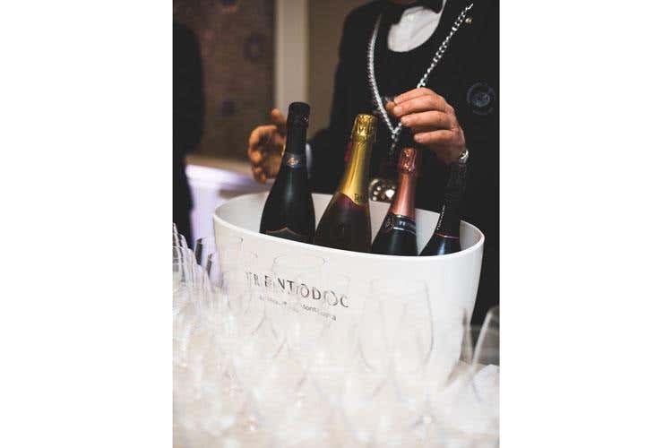 (Ais protagonista al Premio IaT 
Ottimo servizio e capacità di divulgare)