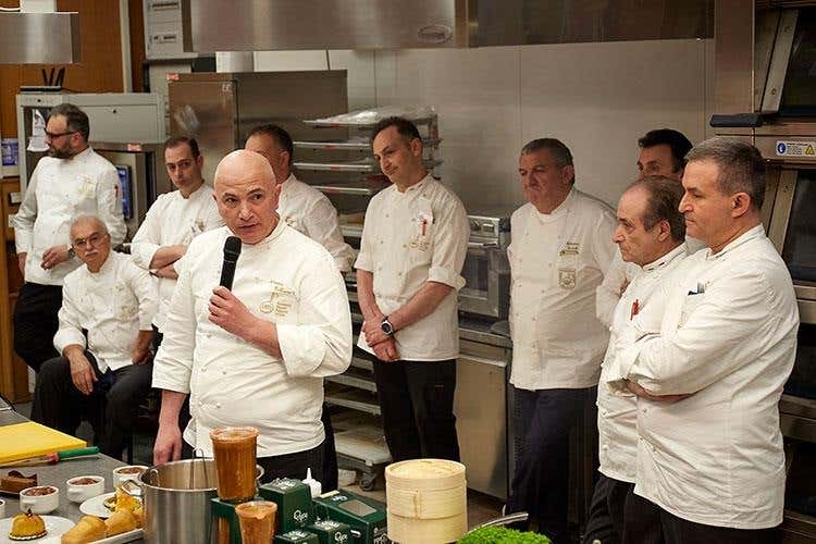 (Al 26° Simposio Tecnico AMPI 
tema cardine, l'innovazione in pasticceria)