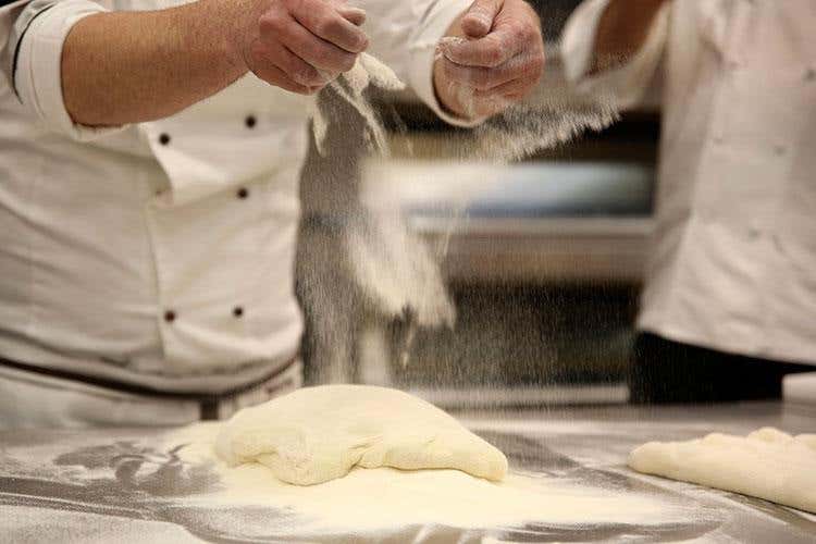 (Al 26° Simposio Tecnico AMPI 
tema cardine, l'innovazione in pasticceria)