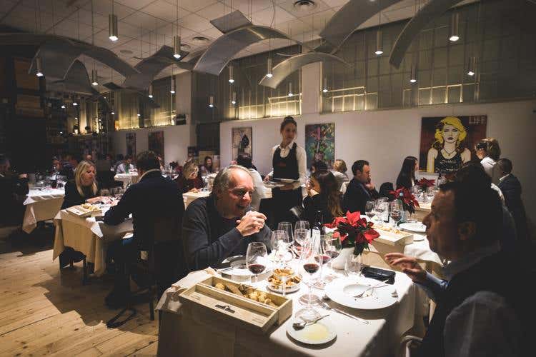 (Al Carroponte, come se foste a casa vostra 
In un locale ristorante, bistrot ed enoteca)