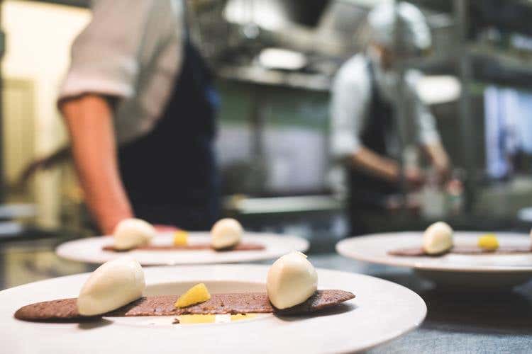 (Al Carroponte, come se foste a casa vostra 
In un locale ristorante, bistrot ed enoteca)