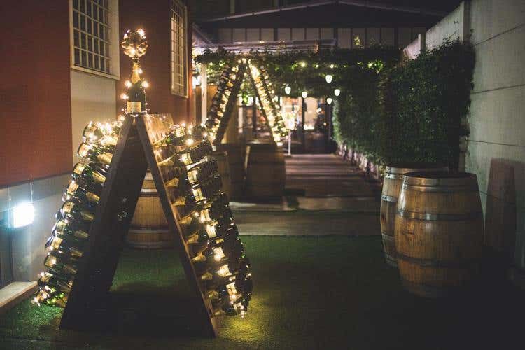 (Al Carroponte, come se foste a casa vostra 
In un locale ristorante, bistrot ed enoteca)