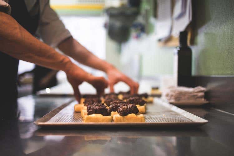 (Al Carroponte, come se foste a casa vostra 
In un locale ristorante, bistrot ed enoteca)