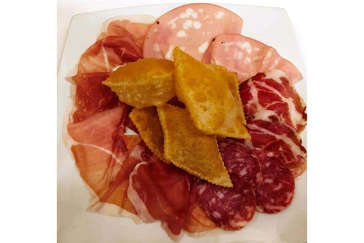 (Albergo dei Medaglioni 
Ospitalità e cucina tipicamente emiliane)