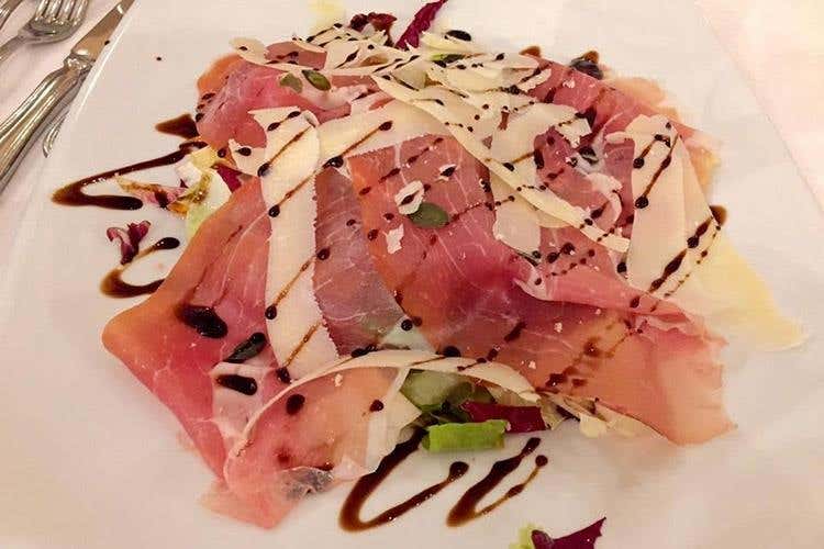 (Albergo dei Medaglioni 
Ospitalità e cucina tipicamente emiliane)