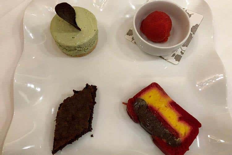 (Albergo dei Medaglioni 
Ospitalità e cucina tipicamente emiliane)