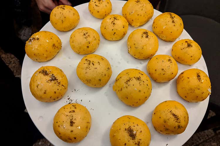 (Trentodoc brinda al Natale 
negli spazi de L'Alchimia a Milano)