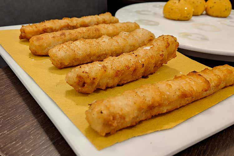 (Trentodoc brinda al Natale 
negli spazi de L'Alchimia a Milano)