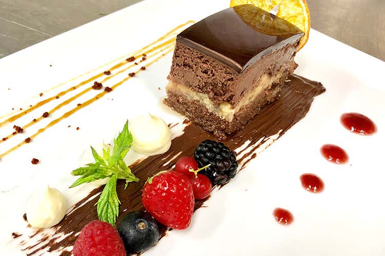 Torta mousse al cioccolato fondente, rum e banana caramellata (Alfonso Cicerale, il nuovo chef 
de La Caravella a Venezia)