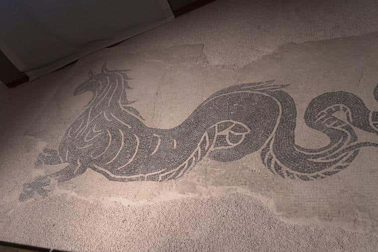 Alla scoperta dell’entroterra marchigiano Scavi, mosaici, monasteri ed escursioni