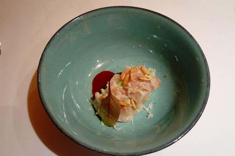 IL CEVICHE branzino, pak choi, wasabi, pinoli tostati, estratto di anguria, rapa rossa, aceto di cassis