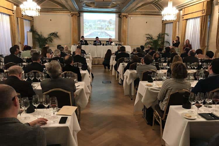 (Amarone Classico Bertani, 50 vendemmie 
e il ritorno dell'annata storica 1967)