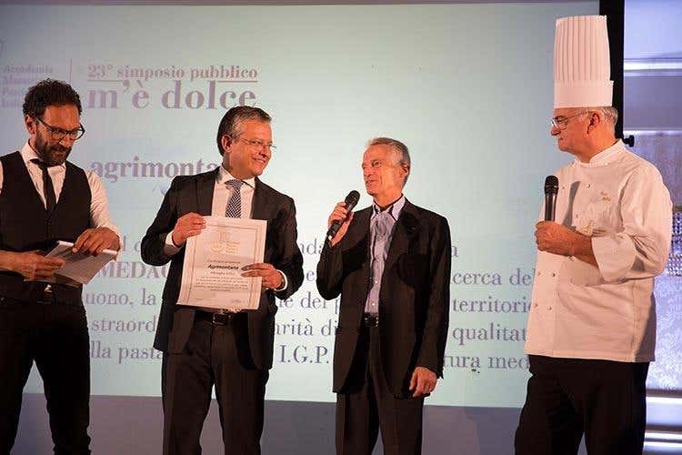 Premio Agrimontana (AMPI festeggia e valorizza le Marche 
Un Simposio tra medaglie e creatività)