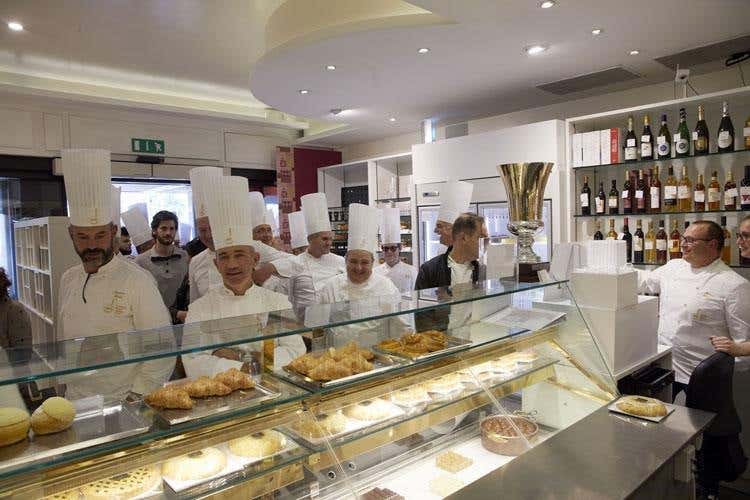 (AMPI in visita a Bologna 
dagli Accademici Fabbri, Elmi, Antoniazzi)