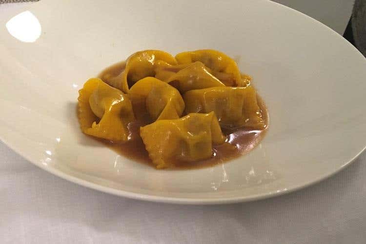 Agnolotti del Plin su cuscino di aria di Alba - Andrea Larossa, da Verbania ad Alba 
Nei piatti innovazione e sapori del posto