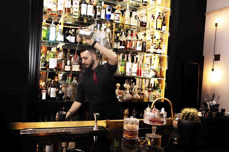 (Un aperitivo in musica 
Madre presenta il suo Happy hour)