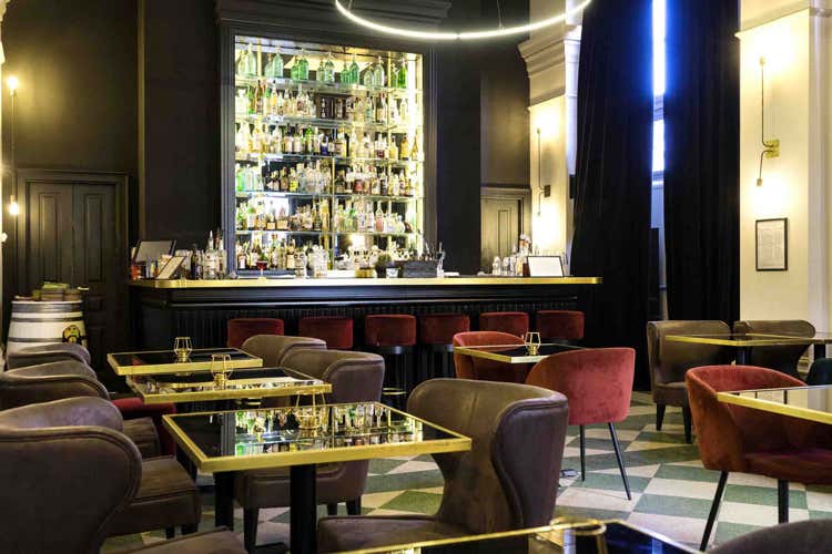 (Un aperitivo in musica 
Madre presenta il suo Happy hour)