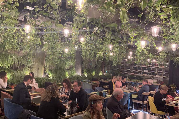 (Un aperitivo in musica 
Madre presenta il suo Happy hour)