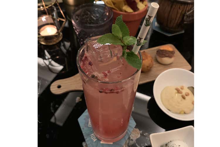 (Un aperitivo in musica 
Madre presenta il suo Happy hour)