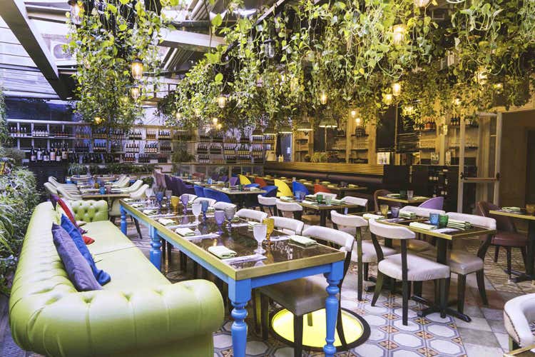 (Un aperitivo in musica 
Madre presenta il suo Happy hour)