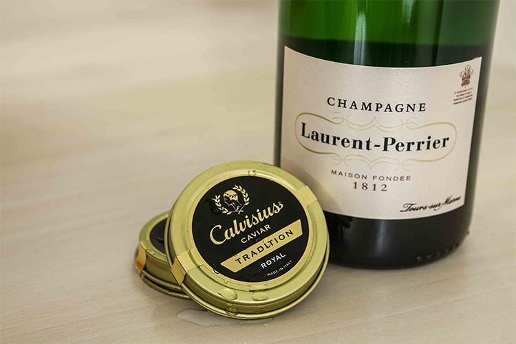 Caviale Calvisius e champagne Laurent Perrier - Aria di novità, caviale e champagne all'Osteria della Piazza di Elis Marchetti