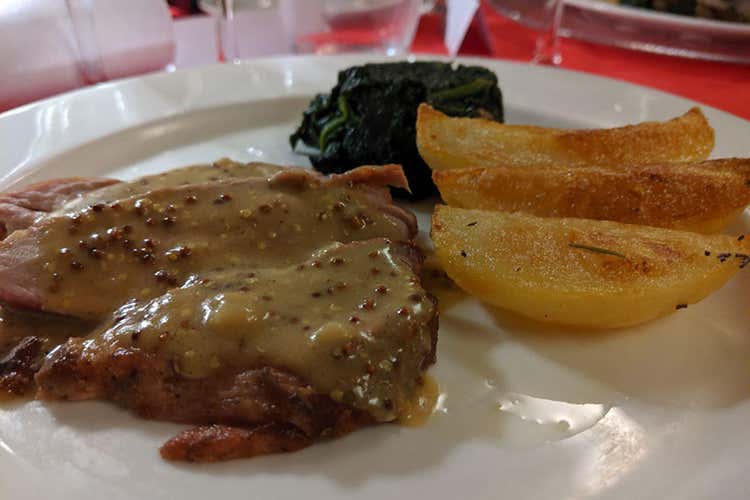 Filetto di maialino alla senape in grani(Arrigoni Battista, 105 anni di storia 
Festa dal gusto tutto bergamasco)