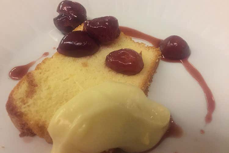 Torta chiffon con ciliege (Le Arti di Giorgio e Claudia 
I buongustai orobici approvano)