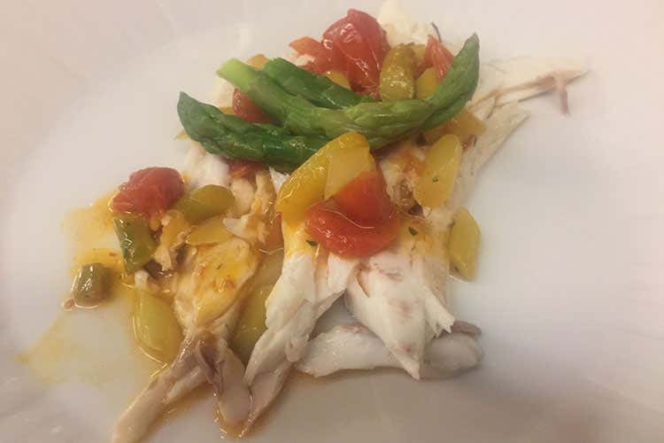 Spigola agli asparagie e pomodorini (Le Arti di Giorgio e Claudia 
I buongustai orobici approvano)