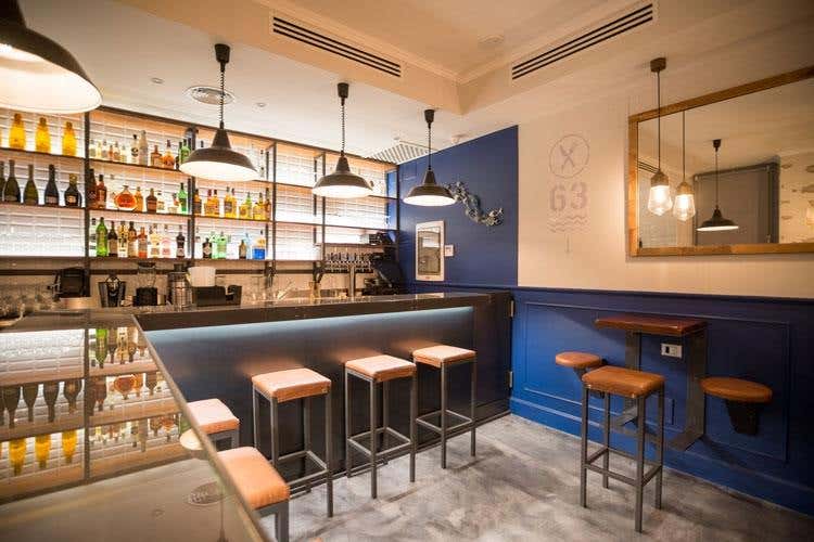 (Banchina 63, il mare in tavola 
Un Fish Bar in pieno stile italiano)