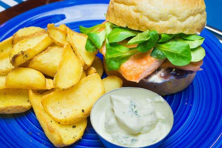 (Banchina 63, il mare in tavola 
Un Fish Bar in pieno stile italiano)