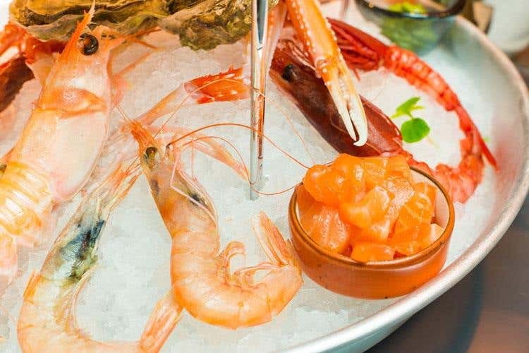 (Banchina 63, il mare in tavola 
Un Fish Bar in pieno stile italiano)