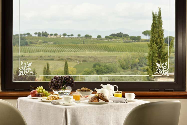 (Un bar-piscina e menu 