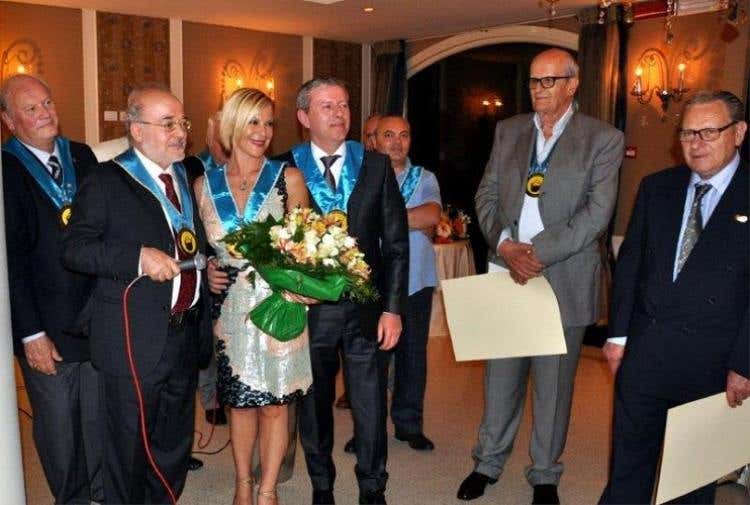 Omaggio floreale a Mina Da Prato