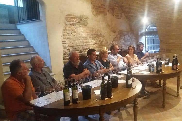 I sette produttori di Cocconato con il sindaco Monica Marello (la quinta da sinistra
