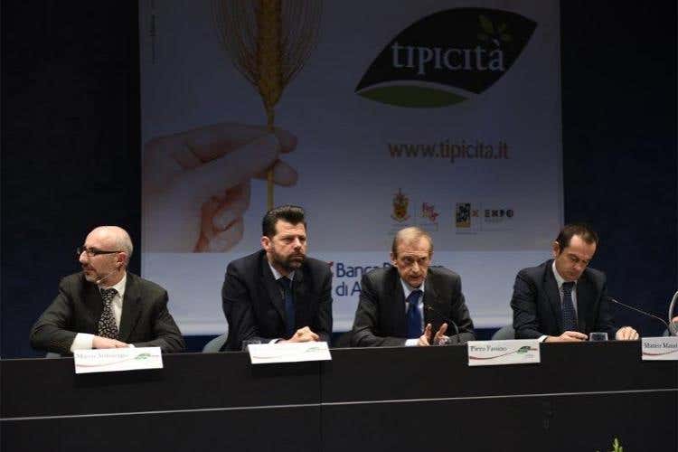 Da sinistra: Marco Ardemagni (conduttore Radio Rai “Caterpillar”), Maurizio Mangialardi (presidente Anci Marche), Piero Fassino (presidente Anci-Associazione nazionale comuni italiani) e Matteo Mauri (responsabile relazioni istituzionali Expo Milano 2015) - foto: Stefano Del Pianta