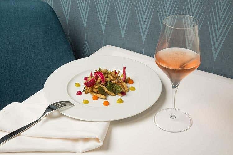 Pesciolini in carpione con composte agre di cipolle rosse, carote, sedano e salvia fritta (foto di Luisa Valeri) (Belé, una cucina con twist 
Atmosfera e servizio completano l'offerta)