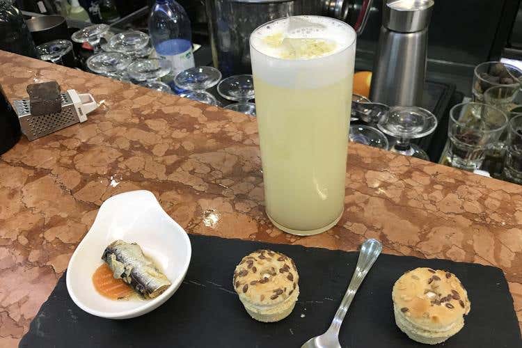 (Bere miscelato in pasticceria 
Da Massimo è una storica tendenza)