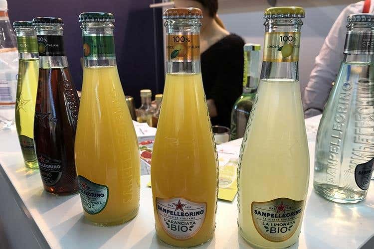 (Bibite Sanpellegrino, nuova bottiglia 
e referenze bio sul fronte agrumi)