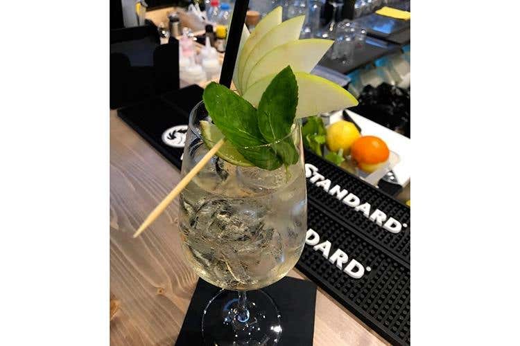Gin tonic (Big Air Food, da Francesco Babini 
«So cucinare tutto, datemi 4 ingredienti»)