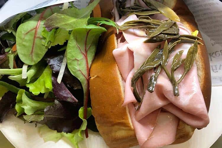 Panino con mortadella e pecorino (Big Air Food, da Francesco Babini 
«So cucinare tutto, datemi 4 ingredienti»)